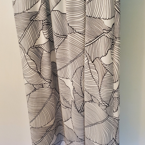 SIENNA SKY - WOMANS NWT DRESS - SIZE XS - Picture 5 of 8